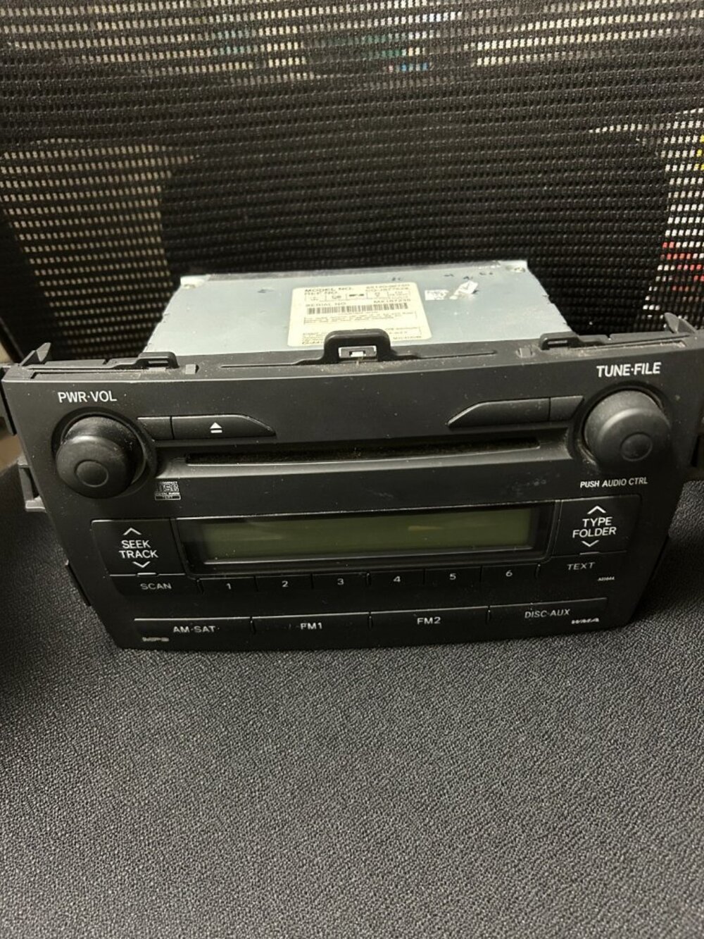 2009-2010 Toyota Corolla AM FM Radio CD Player OEM 86120-02750